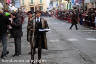Ronciglione - Carnevale 2018 - L'attesa per carri e maschere