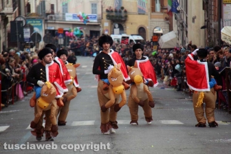Ronciglione - Carnevale 2018 - L'attesa per carri e maschere