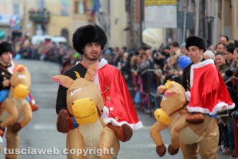 Ronciglione - Carnevale 2018 - L'attesa per carri e maschere
