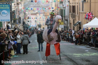 Ronciglione - Carnevale 2018 - L'attesa per carri e maschere