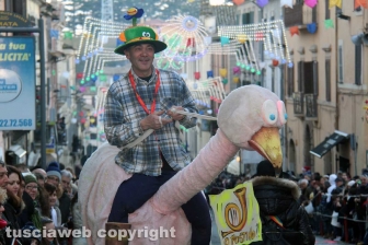 Ronciglione - Carnevale 2018 - L'attesa per carri e maschere