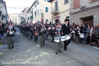 Ronciglione - Carnevale 2018 - L'attesa per carri e maschere