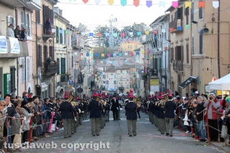 Ronciglione - Carnevale 2018 - L'attesa per carri e maschere