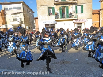 Civita Castellana - Carnevale - Sfilano politici e indiani