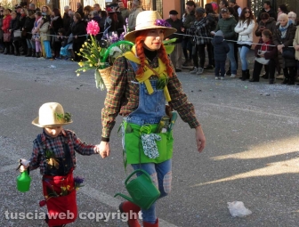 Civita Castellana - Carnevale - Sfilano politici e indiani