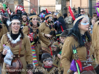 Civita Castellana - Carnevale - Sfilano politici e indiani