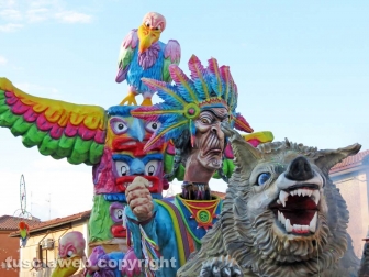 Civita Castellana - Carnevale - Sfilano politici e indiani