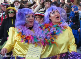 Civita Castellana - Carnevale - Sfilano politici e indiani