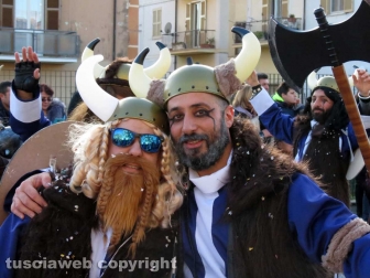 Civita Castellana - Carnevale - Sfilano politici e indiani