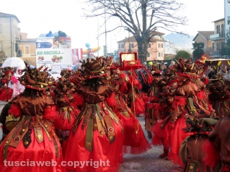 Civita Castellana - Carnevale - Sfilano politici e indiani