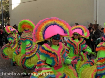 Civita Castellana - Carnevale - Sfilano politici e indiani