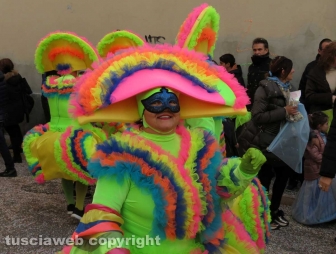 Civita Castellana - Carnevale - Sfilano politici e indiani