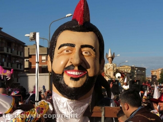 Civita Castellana - Carnevale - Sfilano politici e indiani