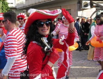 Civita Castellana - Carnevale - Sfilano politici e indiani