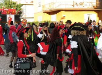 Civita Castellana - Carnevale - Sfilano politici e indiani