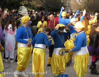 Civita Castellana - Carnevale - Sfilano politici e indiani