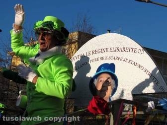 Civita Castellana - Carnevale - Sfilano politici e indiani