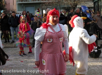 Civita Castellana - Carnevale - Sfilano politici e indiani