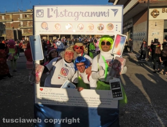 Civita Castellana - Carnevale - Sfilano politici e indiani