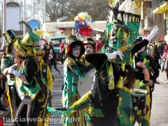 Civita Castellana - Carnevale - Sfilano politici e indiani
