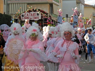 Civita Castellana - Carnevale - Sfilano politici e indiani