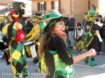 Civita Castellana - Carnevale - Sfilano politici e indiani