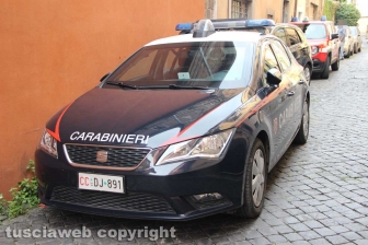 Viterbo - Casa in fiamme in via Lucchi - Carabinieri e vigili del fuoco