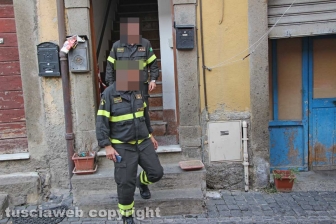 Viterbo - Casa in fiamme in via Lucchi - I vigili del fuoco sul posto
