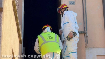 Oriolo Romano - Casa in fiamme nella notte, una donna morta e una salvata in extremis - I vigili del fuoco