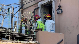 Oriolo Romano - Casa in fiamme nella notte, una donna morta e una salvata in extremis - I vigili del fuoco
