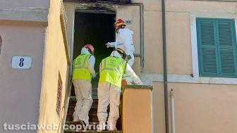 Oriolo Romano - Casa in fiamme nella notte, una donna morta e una salvata in extremis - I vigili del fuoco