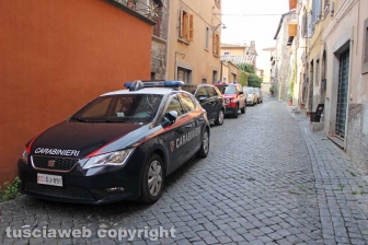Viterbo - Casa in fiamme in via Lucchi - Carabinieri e vigili del fuoco