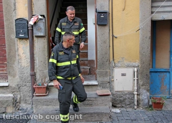 Viterbo - Casa in fiamme in via Lucchi - I vigili del fuoco sul posto