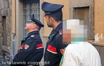 Viterbo - Casa in fiamme in via Lucchi - I carabinieri sul posto