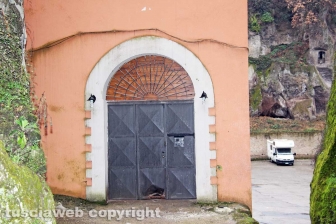 Vallerano - La sede di Casapound Cimini con il portone lesionato