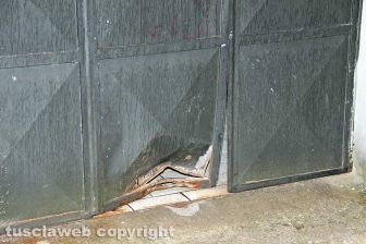 Vallerano - La sede di Casapound Cimini con il portone lesionato