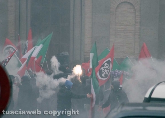 CasaPound in piazza da sola