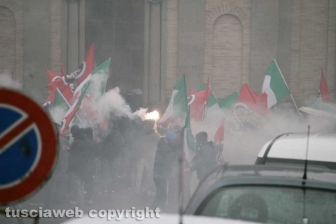 CasaPound in piazza da sola