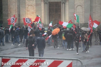CasaPound in piazza da sola