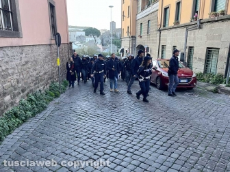 Case popolari occupate, maxioperazione delle forze dell'ordine all'alba a San Faustino