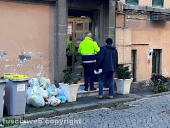 Case popolari occupate, maxioperazione delle forze dell'ordine all'alba a San Faustino