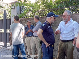 Caso Leonardo Cristiani - Secondo sopralluogo - Luca Mecarini con il capo della polizia locale Mauro Vinciotti