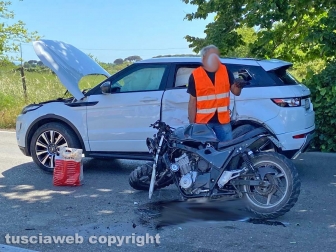 Cassia Nord, scontro auto-moto