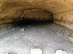 Castel d’Asso, fra rifiuti ed erbacce