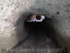 Castel d’Asso, fra rifiuti ed erbacce