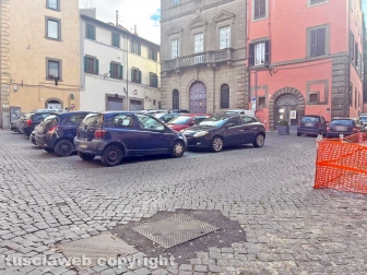 Catrame al posto dei sampietrini