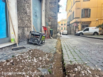 Catrame al posto dei sampietrini
