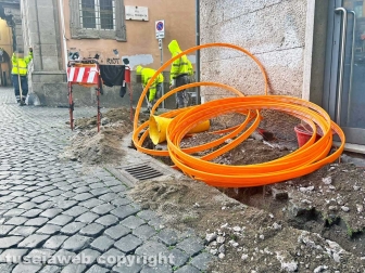 Catrame al posto dei sampietrini