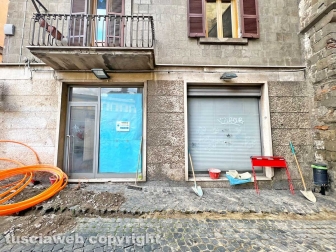 Catrame al posto dei sampietrini