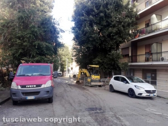 Cede la strada in via Treviso